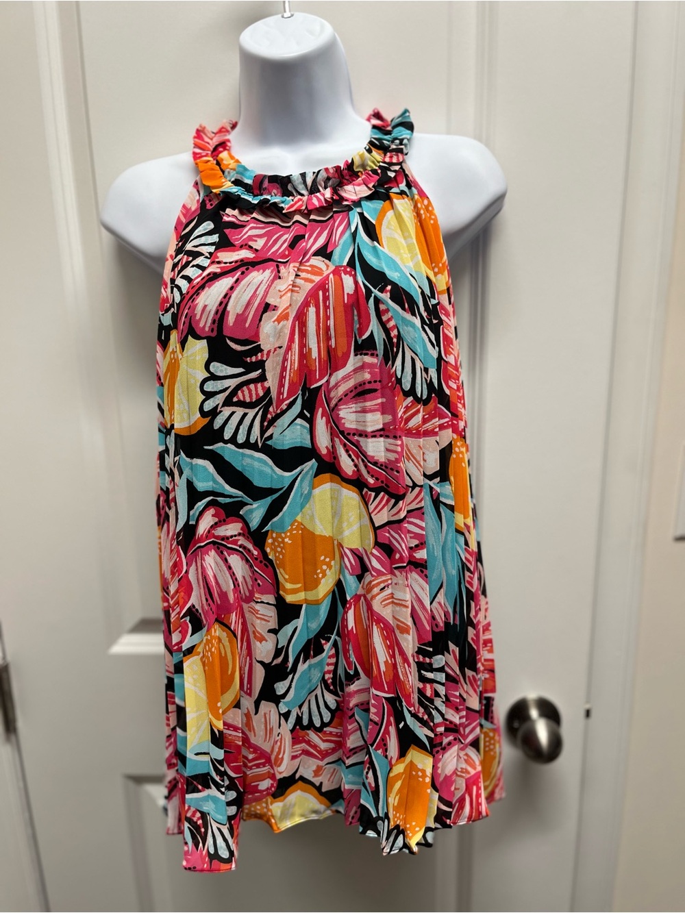 NWT Crown & Ivy Tropical  Tank Top | Floral Citrus Pleated High Neck SZ L